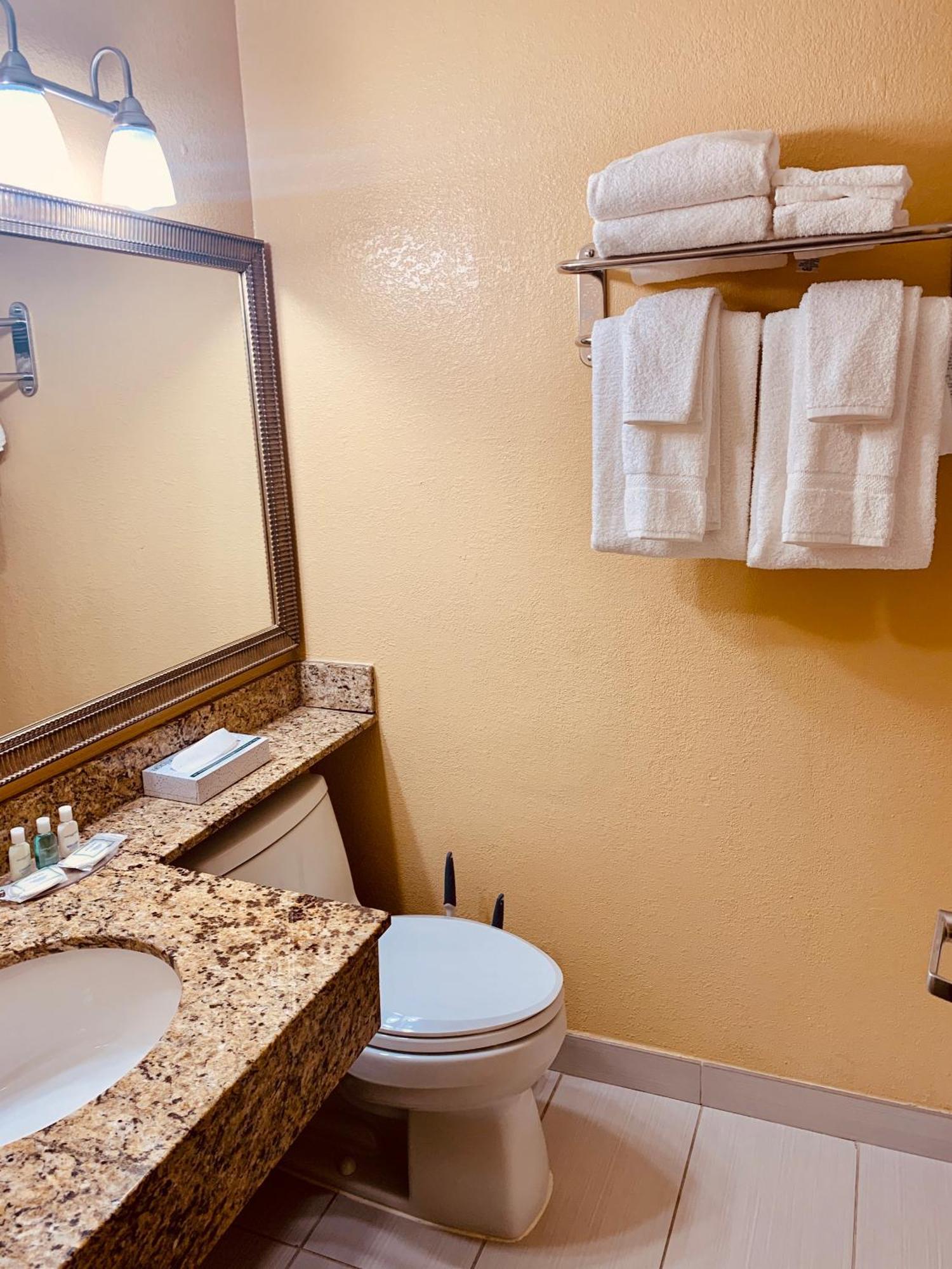 Regency Inn & Suites New London Mystic Exteriör bild